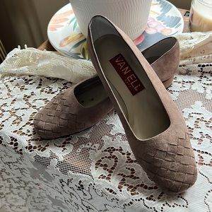 Tan Vaneli flats